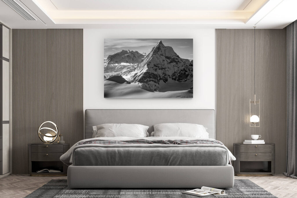 décoration murale chambre design - achat photo de montagne grand format - Monte Rosa - Matterhorn - Massif du Mont Rose et photo noir et blanc du Mont Cervin sous les rayons de soleil - Pointe Dufour sommet de Suisse.