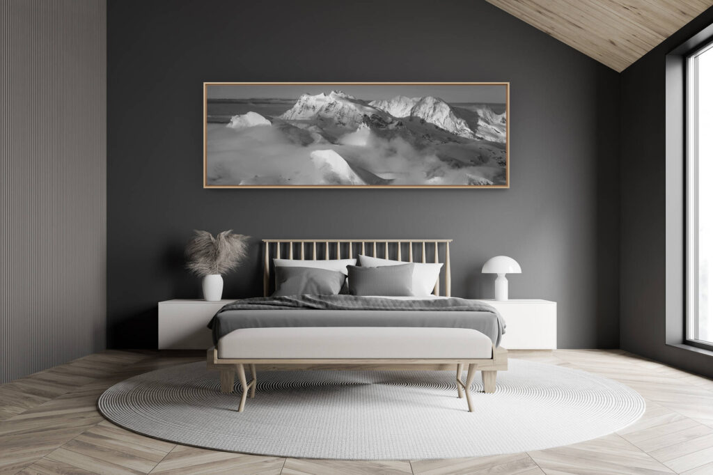 décoration chambre adulte moderne dans petit chalet suisse- photo montagne grand format - Montagne panorama - Massif montagneux Monte Rosa Lyskamm et Castor vu depuis Saas Fee - mer de nuage montagne